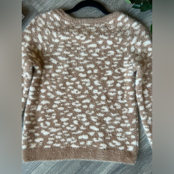 Abercrombie & fitch Soft A+F Collection Cheetah Leopard Eyelash Sweater. Size XS - Picture 8 of 11